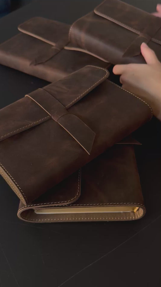 Biblie cu clapetă și baretă